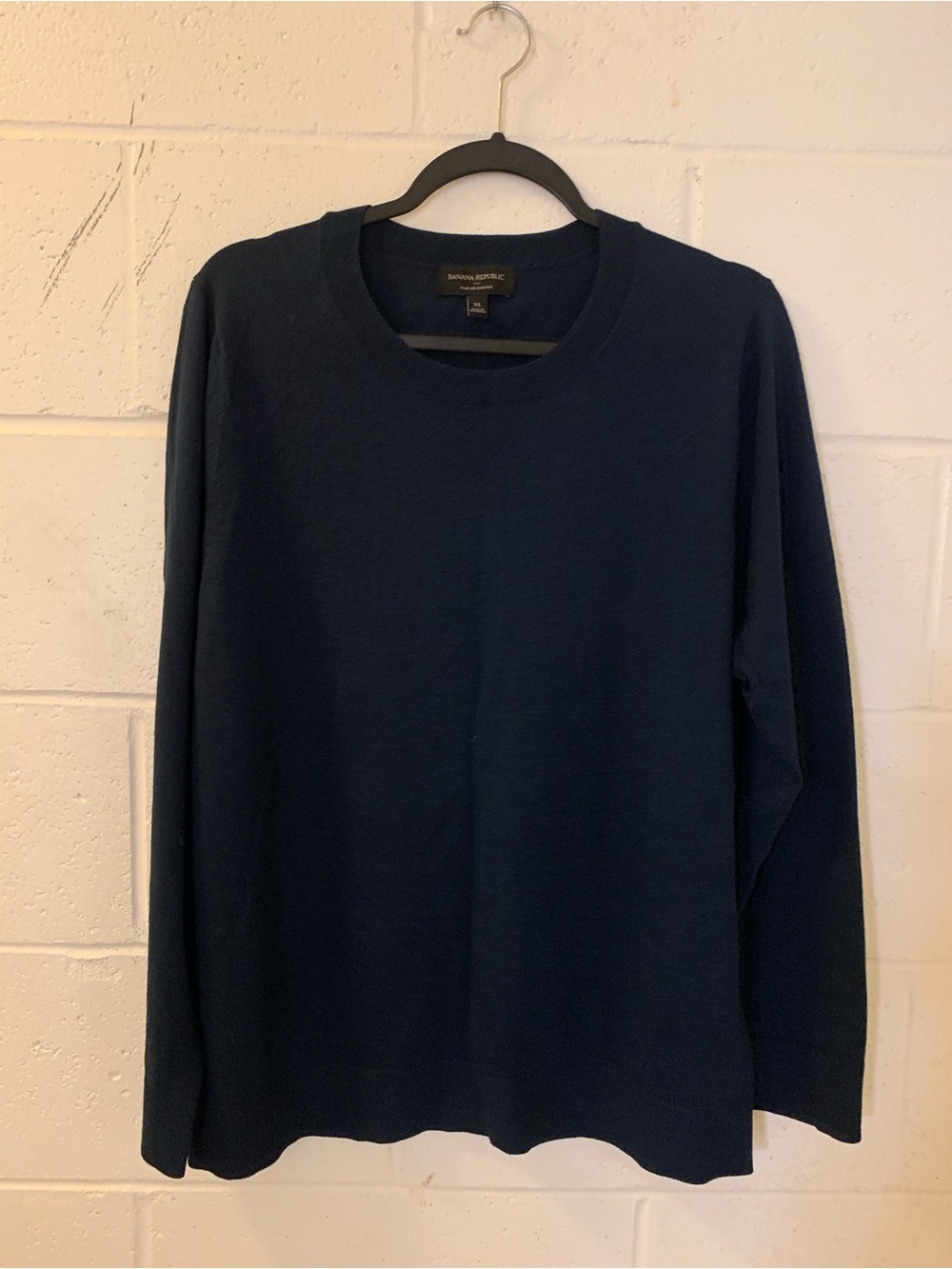 Banana Republic Navy Crewneck Sweater never worn, no pilling XL - Picture 2 of 4